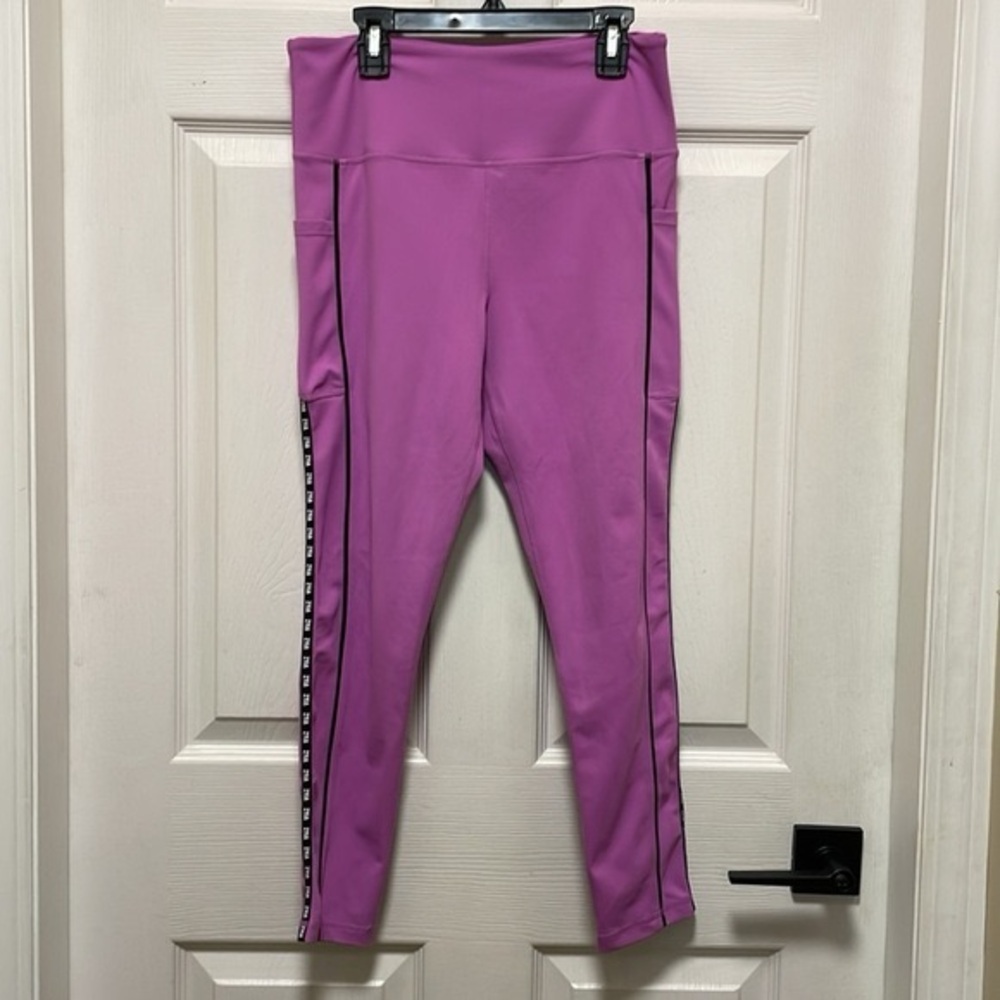 ZYIA Active Bright Lilac Piping Pocket Light n Tight Crop Legging Size 8-10